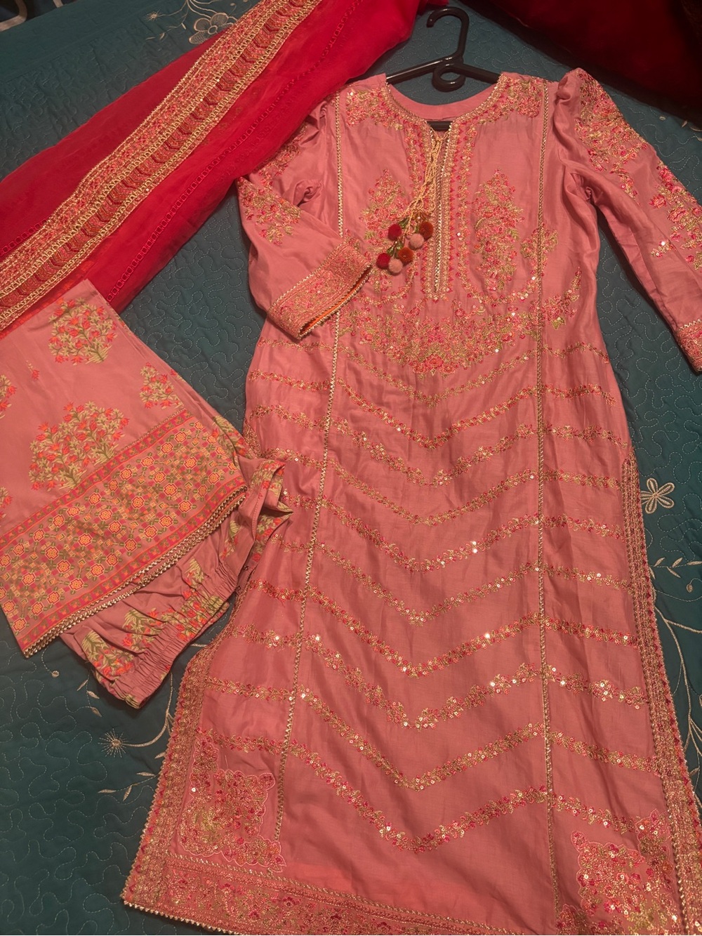 Embroidered Pink Long-Sleeve Women's Dress with Contrasting Dupatta - Picture 4 of 10